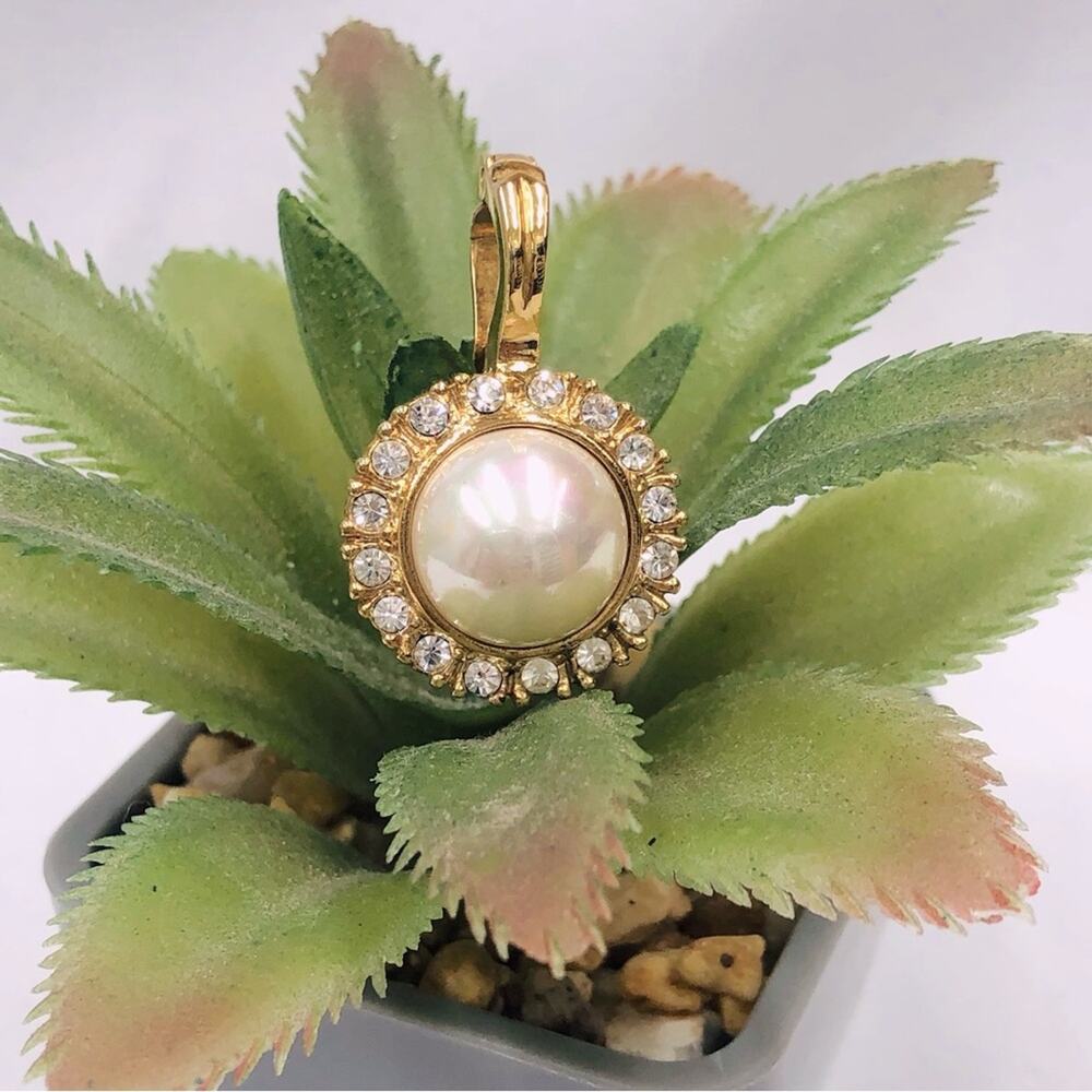 Vintage Signed Roman Cabochon Pendant